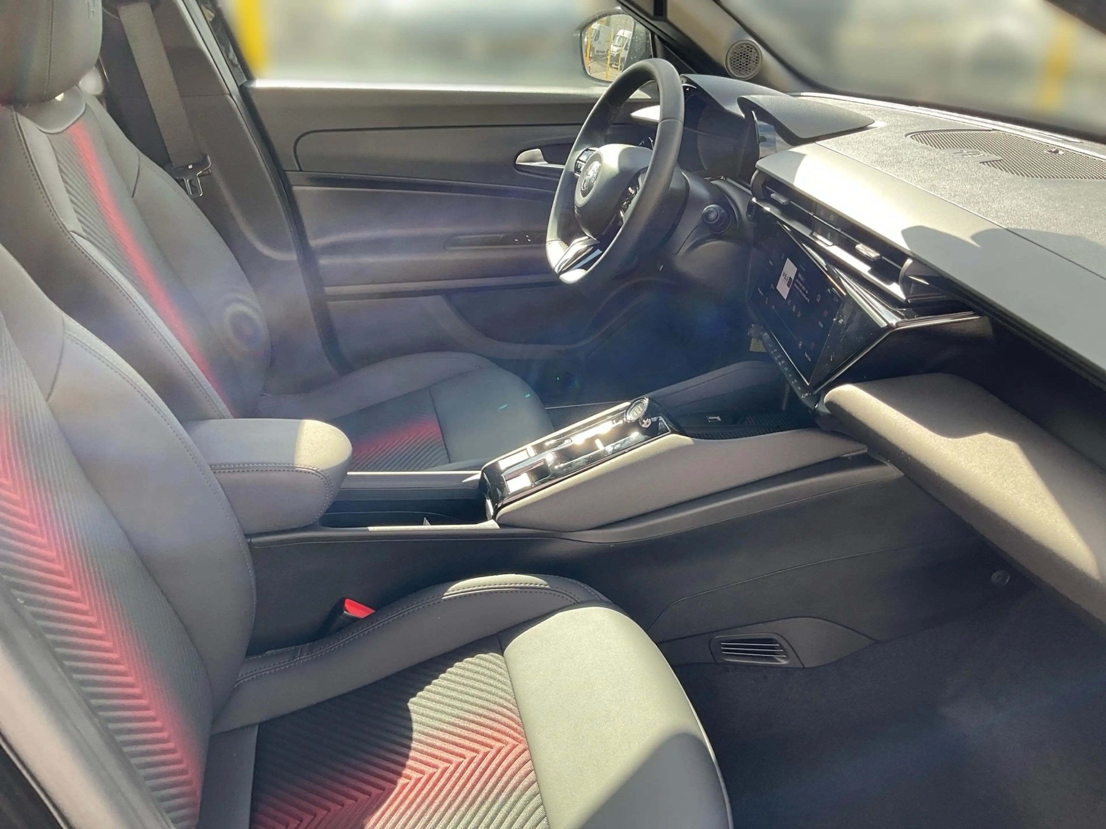 Alfa Romeo Junior 1.2 VGT Ibrida 48V- W Ti AUT Kam. KeyLess — photo 15