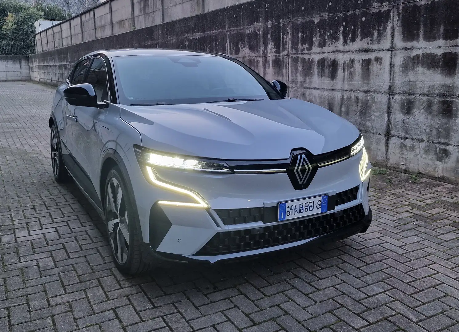 Renault Megane E-Tech Techno EV60 220cv optimum charge AC22 Grigio - 2