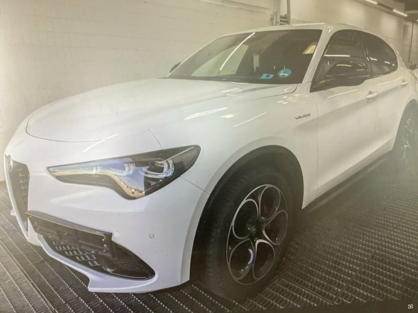 Alfa Romeo Stelvio Veloce Q4 2.0 Turbo 280PS Weiß - 2
