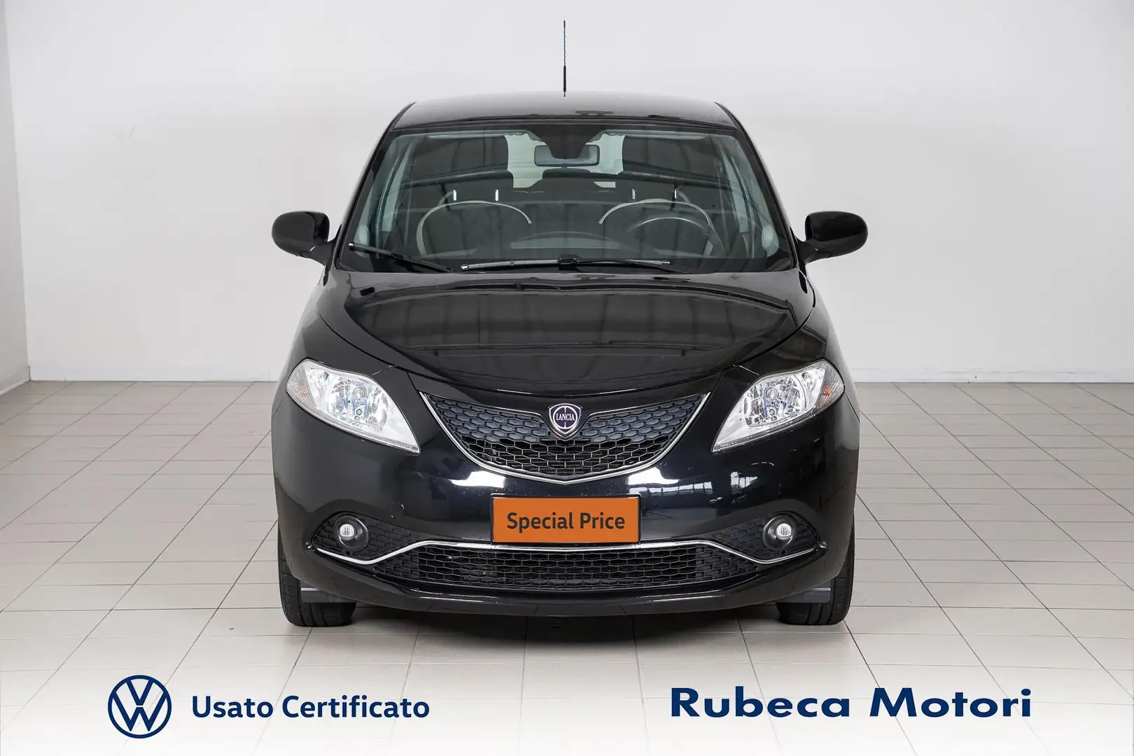 Lancia Ypsilon 1.2 Gold my16 69CV Zwart - 2