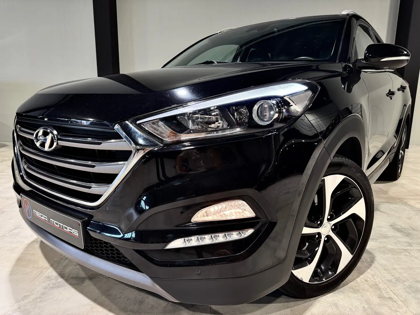 Hyundai TUCSON 1.7 CRDi 116CV PACK PREMiUM PLUS 1ER MAiN GARANTiE Noir - 1
