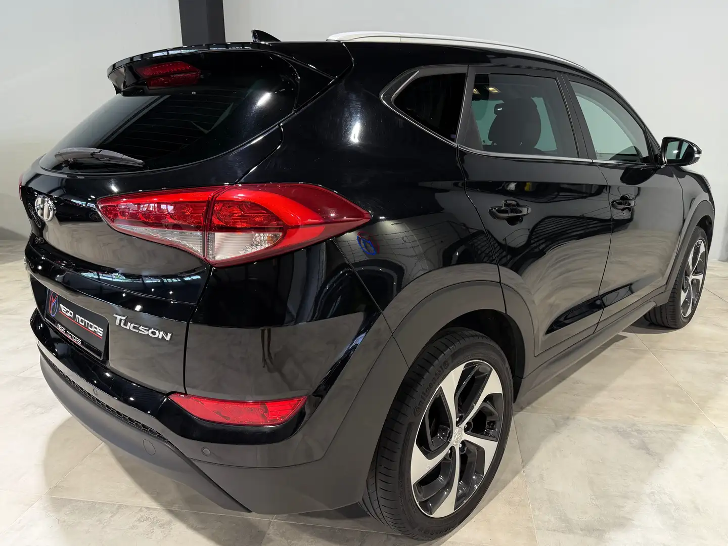 Hyundai TUCSON 1.7 CRDi 116CV PACK PREMiUM PLUS 1ER MAiN GARANTiE Noir - 2