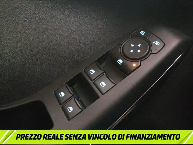 Ford Fiesta view 25