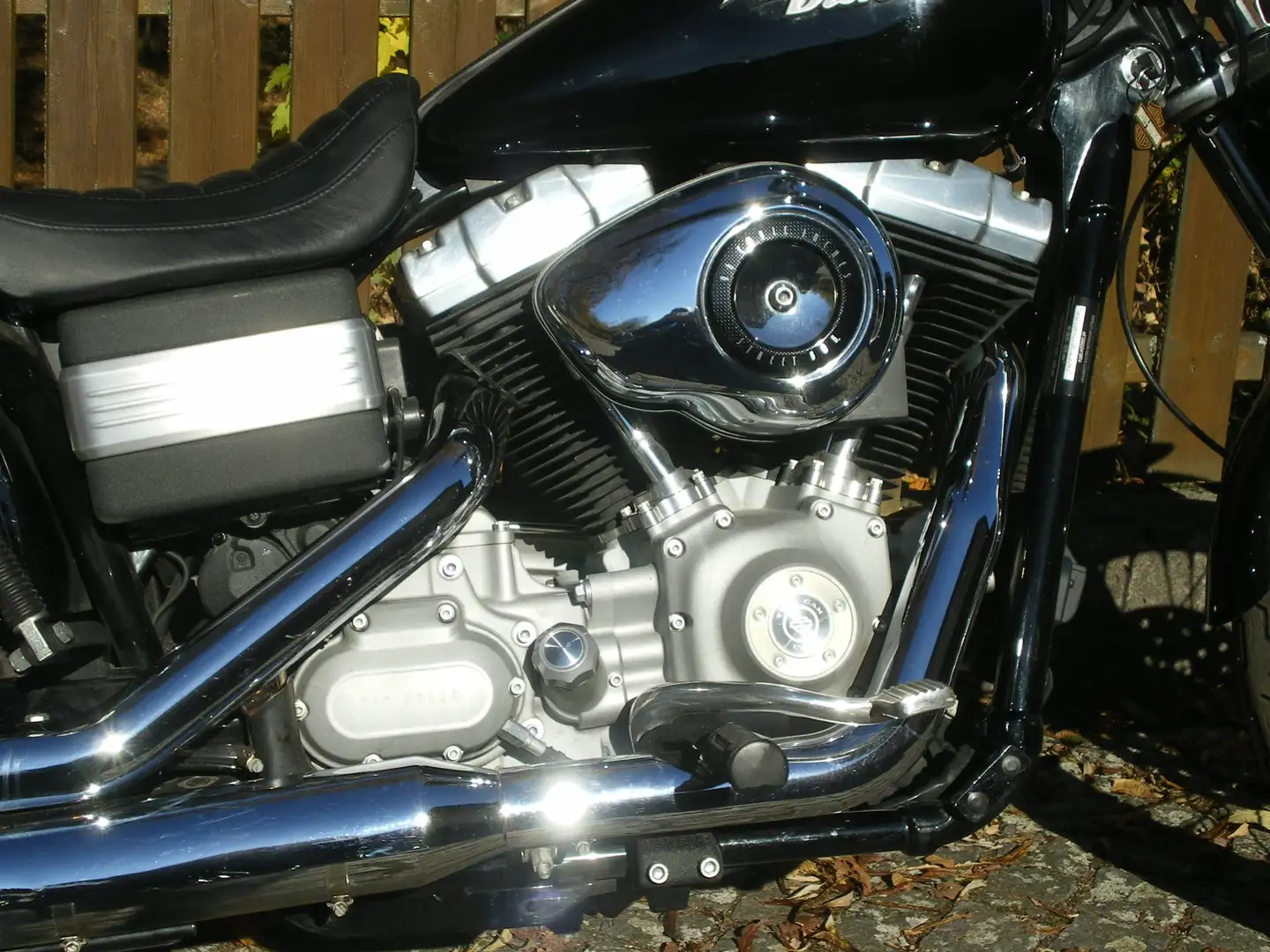Harley-Davidson Dyna Street Bob Negru - 2