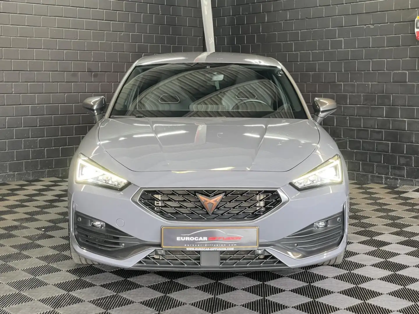 CUPRA Leon 2.0 TSI 300CV ** BEATS ** Caméra ** Gris - 2