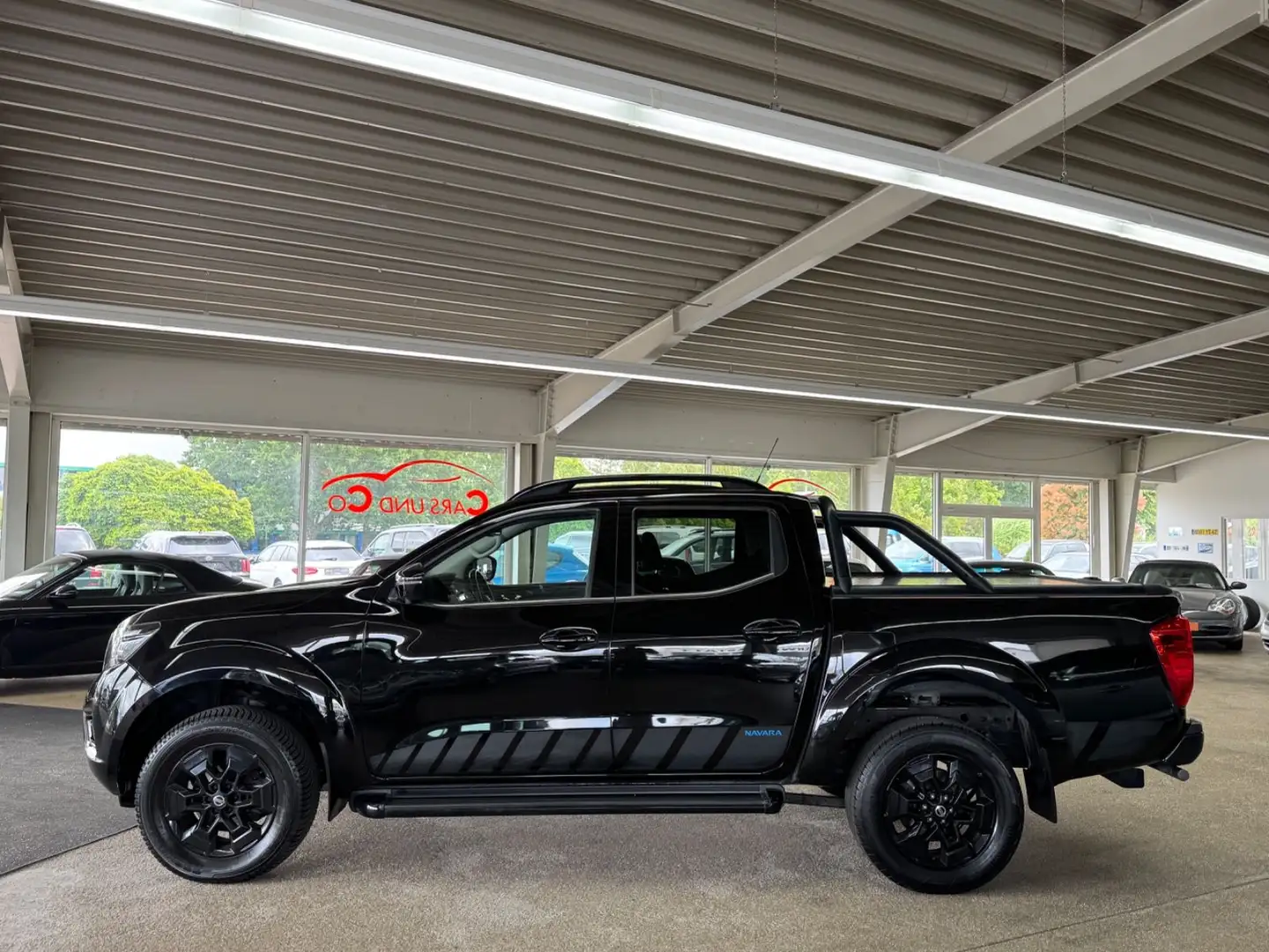 Nissan Navara N-Guard DC 4x4 NAV*LED*AHK*SHZ*Rollo*19% Schwarz - 2