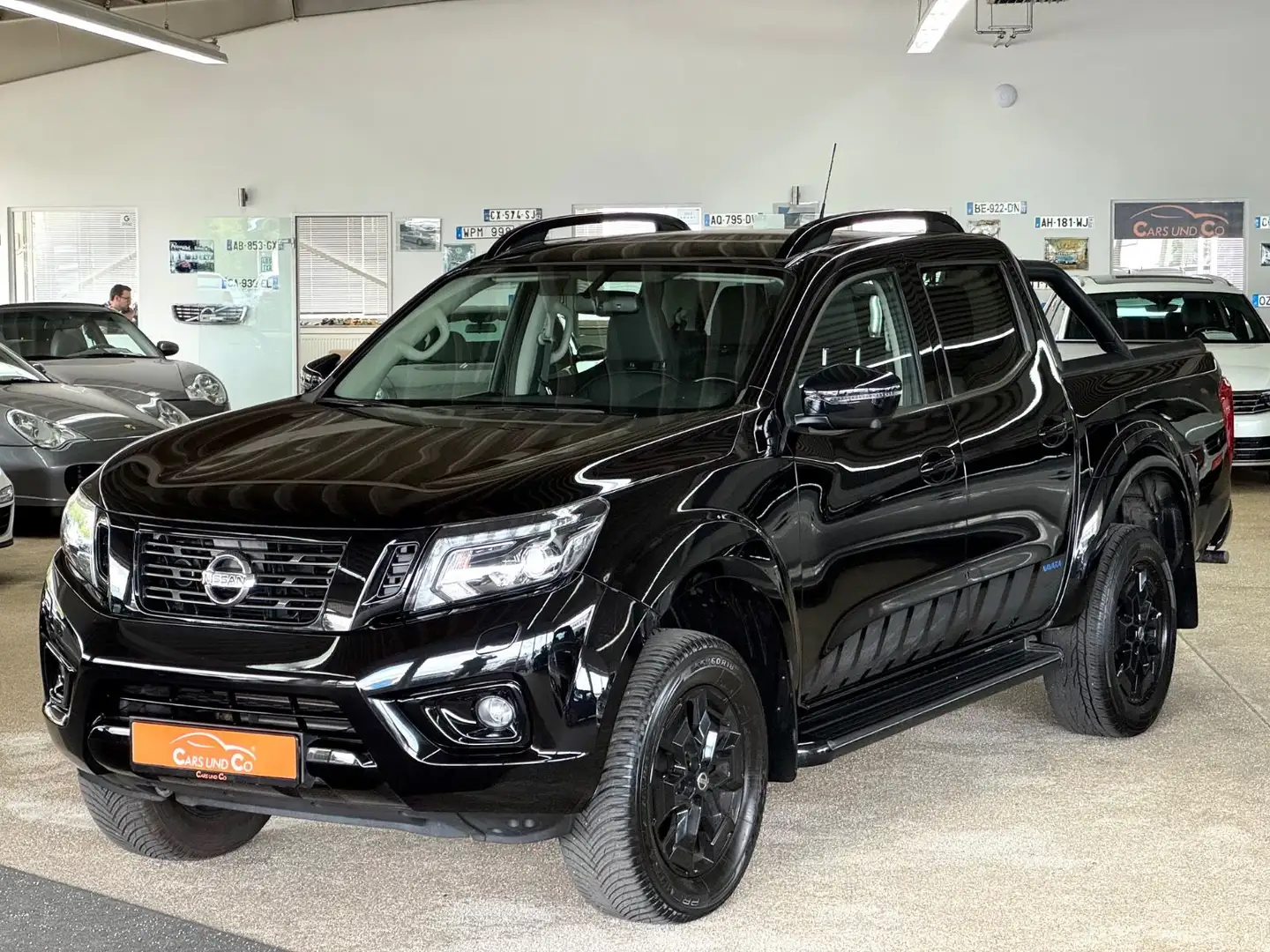 Nissan Navara N-Guard DC 4x4 NAV*LED*AHK*SHZ*Rollo*19% Schwarz - 1