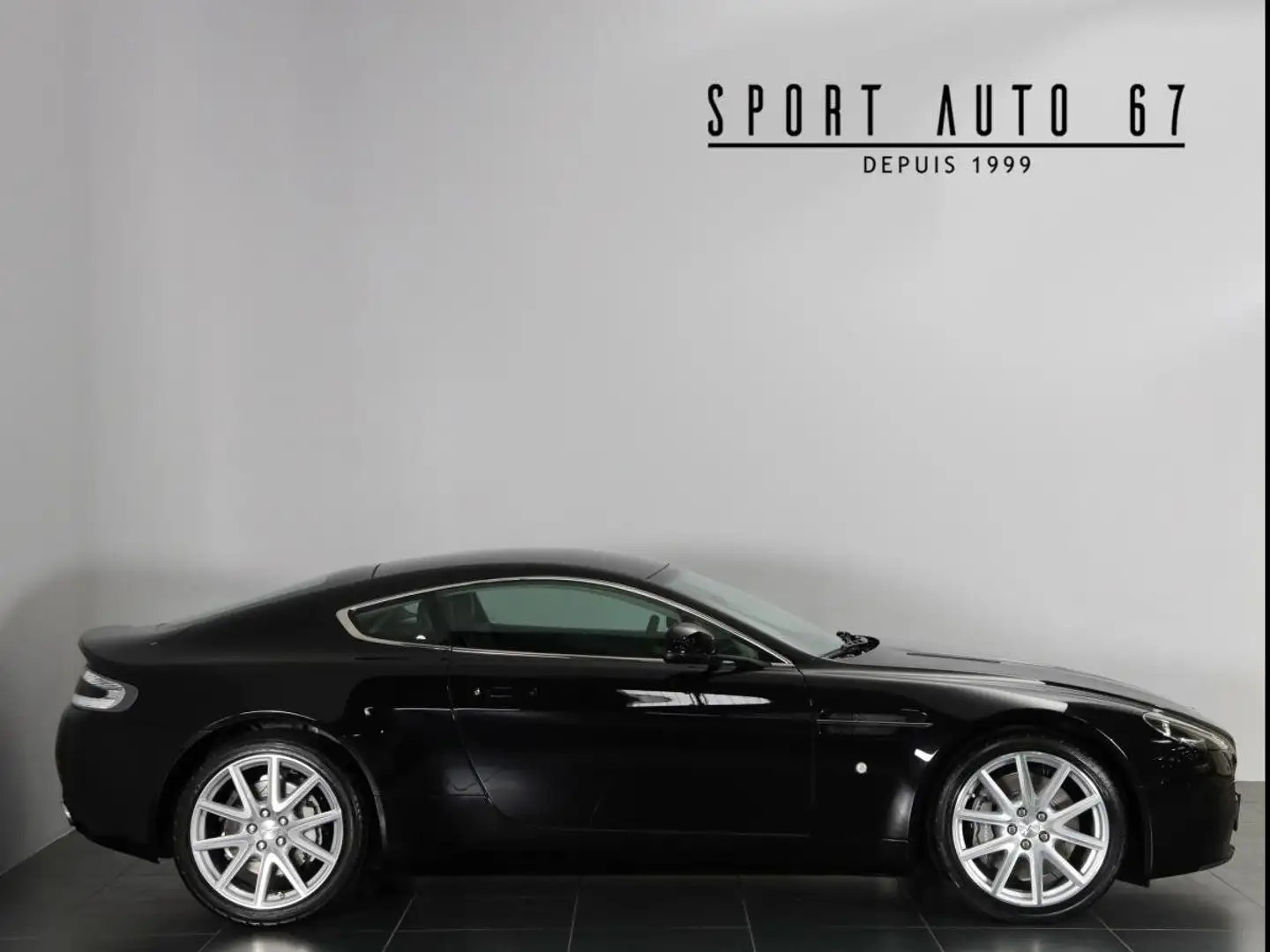 Aston Martin V8 4.7L - 2