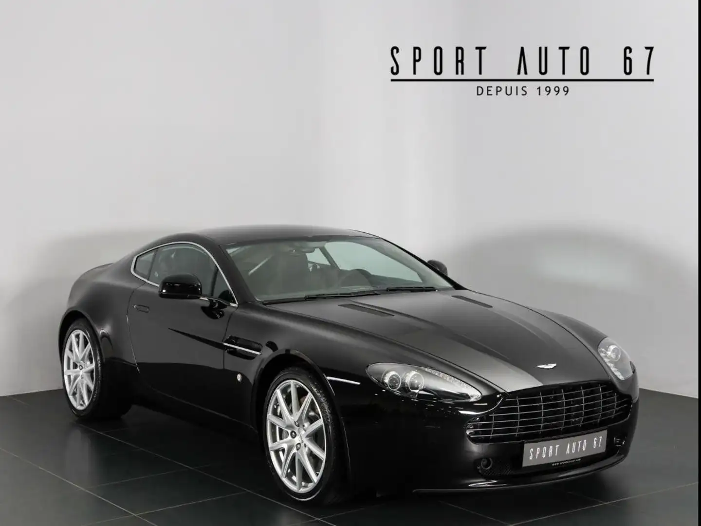 Aston Martin V8 4.7L - 1