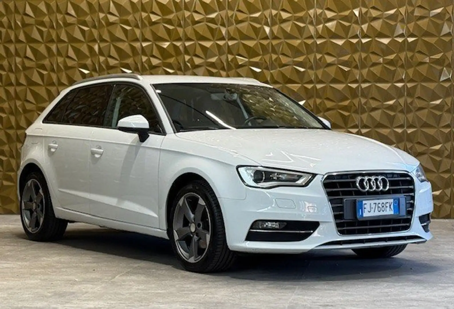 Audi A3 Sportback 1.6 tdi Ambition S-tronic White - 2