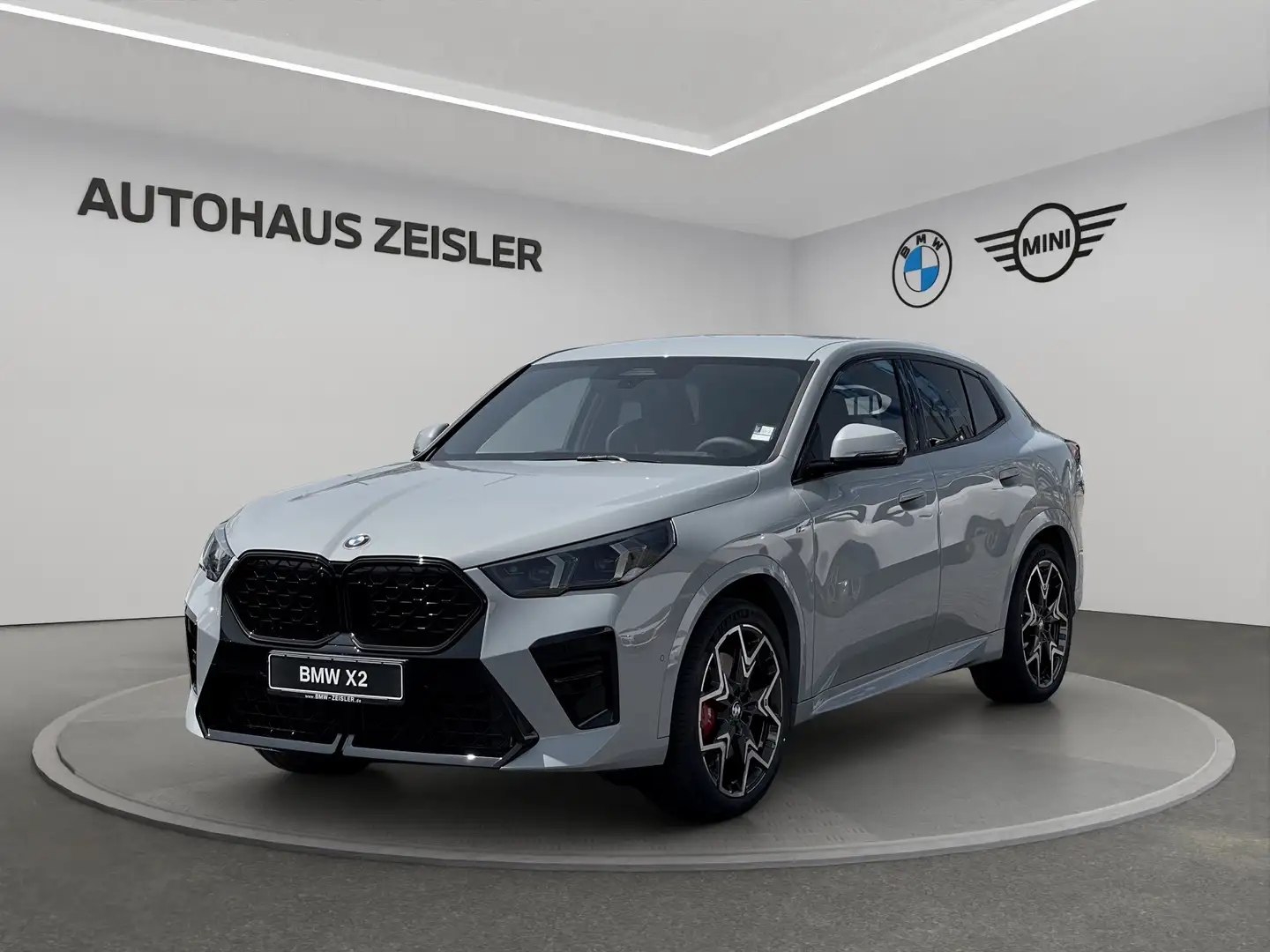 BMW X2 sDrive20i M Sport Pro 20"LM AHK RFK Prof. Head-Up Šedá - 1