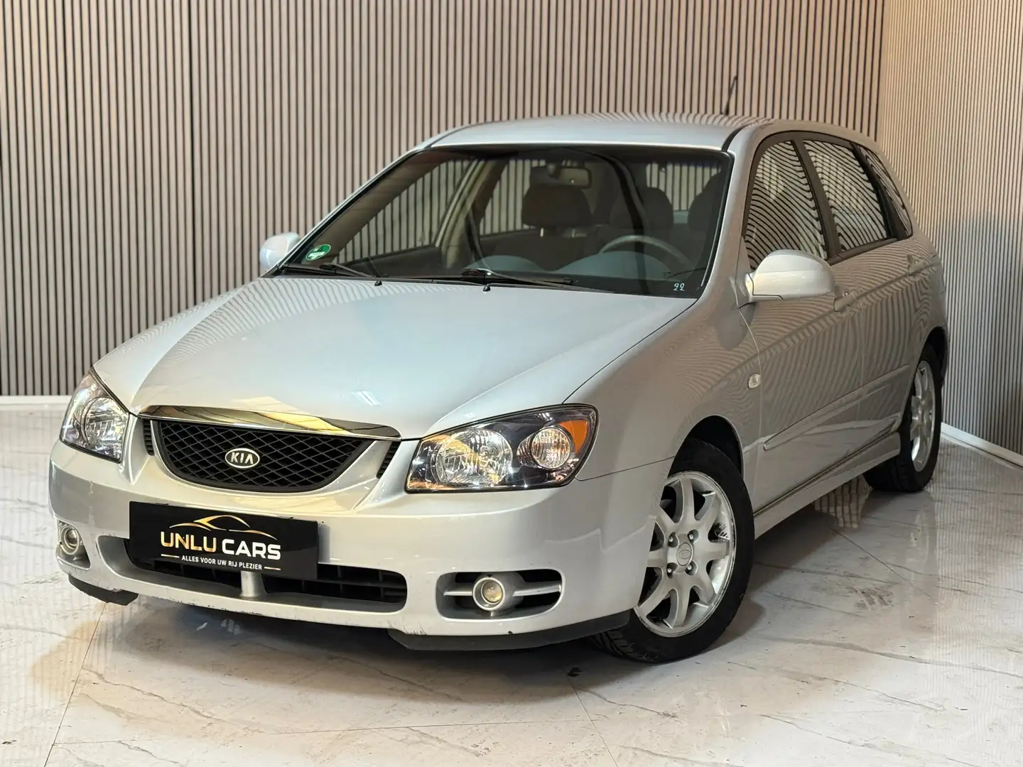 Kia Cerato Cerato 1.6 Turbo CRDi VGT LX Grau - 1