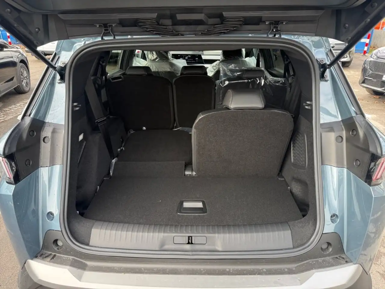 Peugeot 5008 ALLURE Hybrid 145 e-DCS6 26