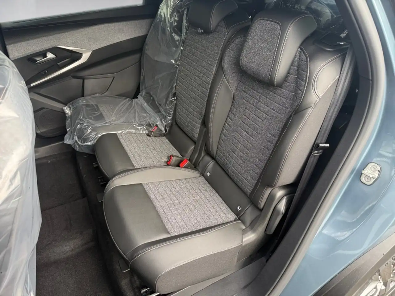 Peugeot 5008 ALLURE Hybrid 145 e-DCS6 7