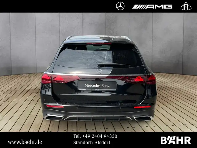 Mercedes-Benz 220 view 8