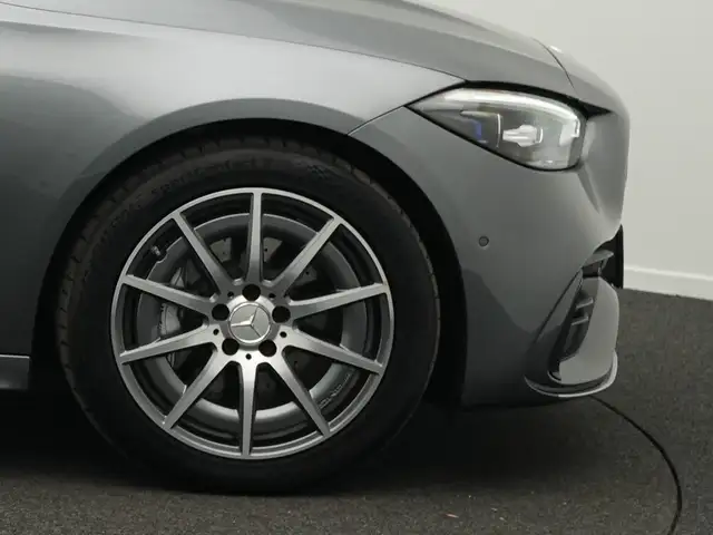 Mercedes-Benz C-Class view 8
