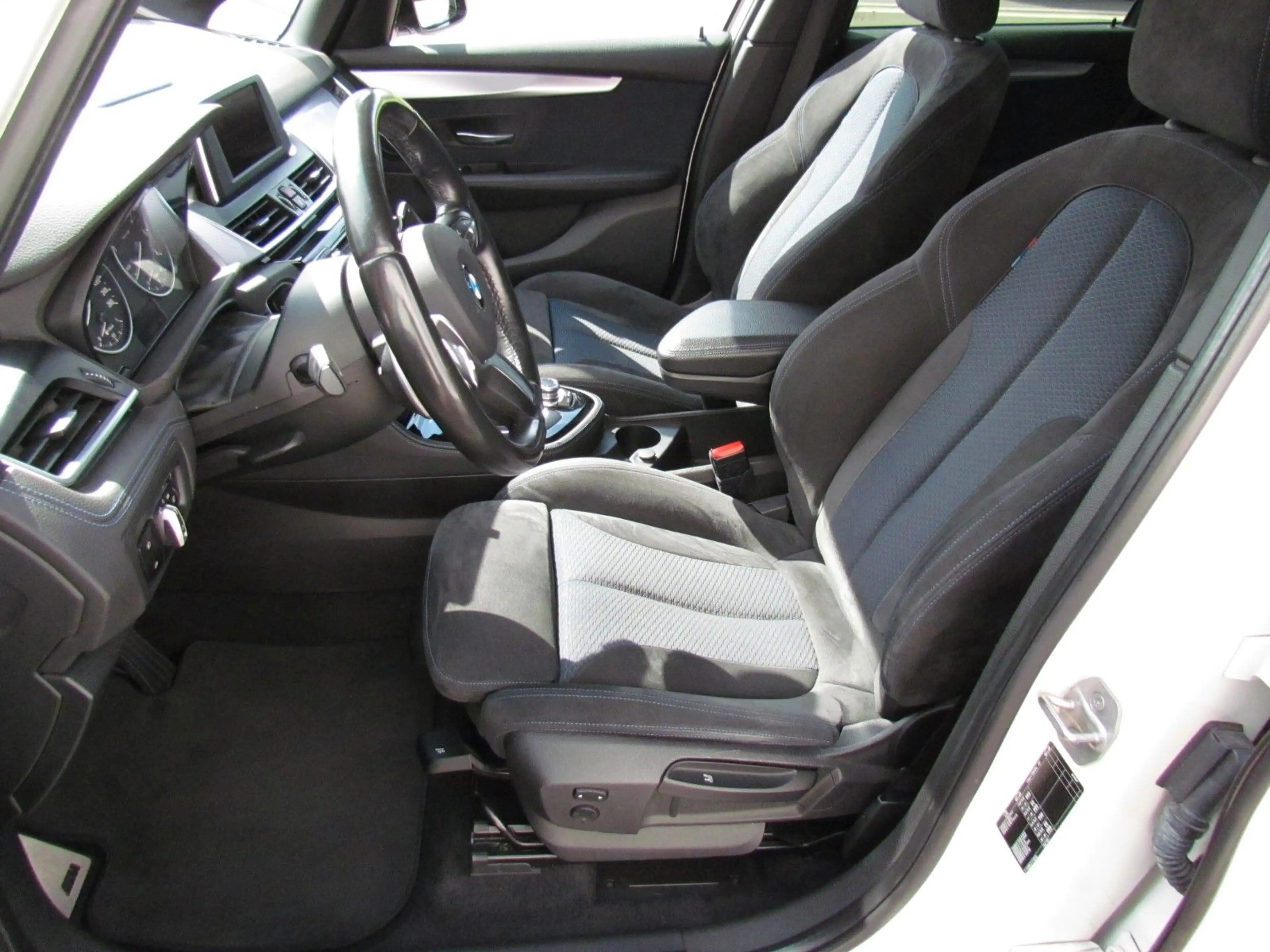 BMW 220 Baureihe 2 Active Tourer 220 d M-Packet — photo 12