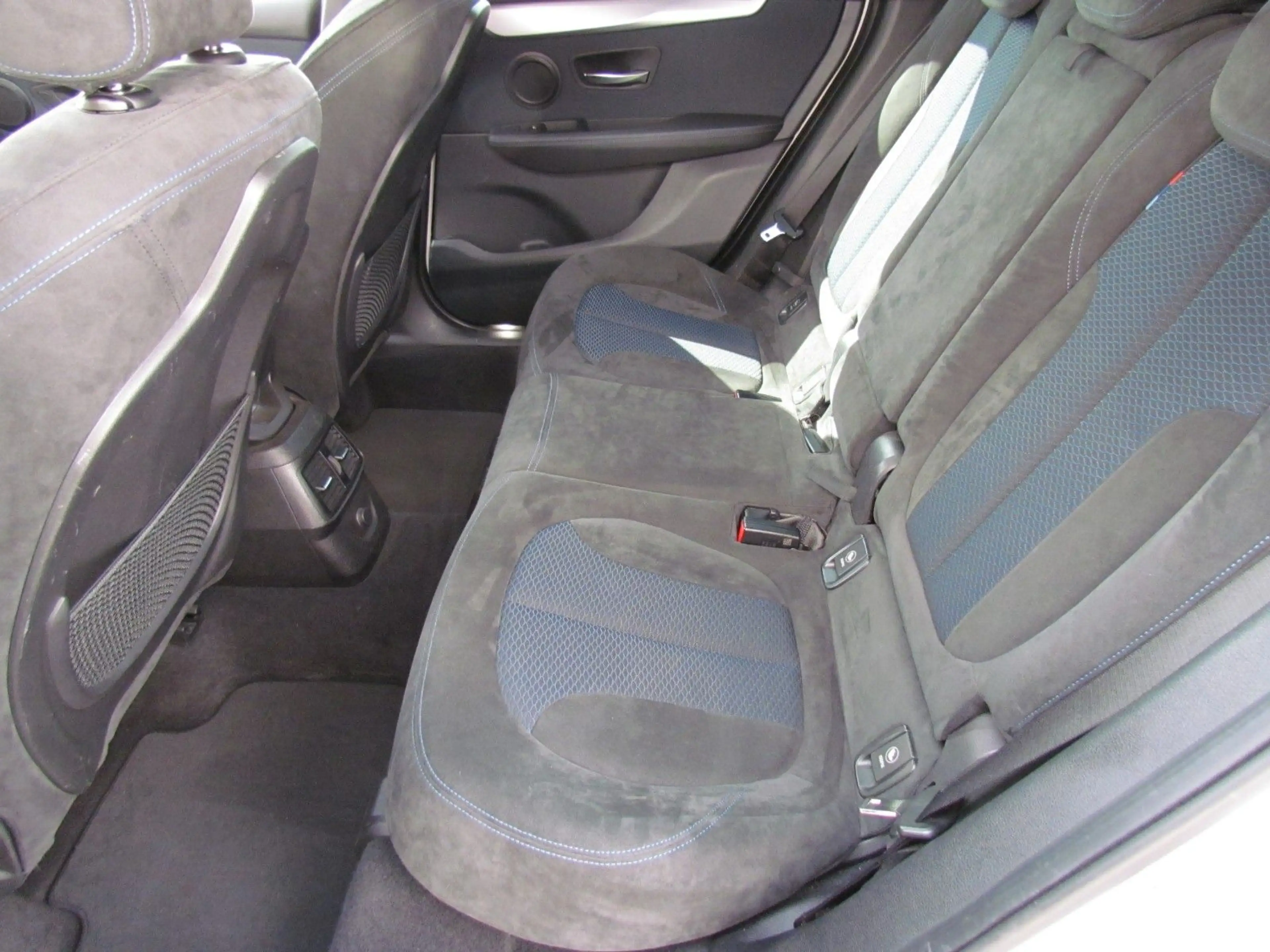 BMW 220 Baureihe 2 Active Tourer 220 d M-Packet — photo 11