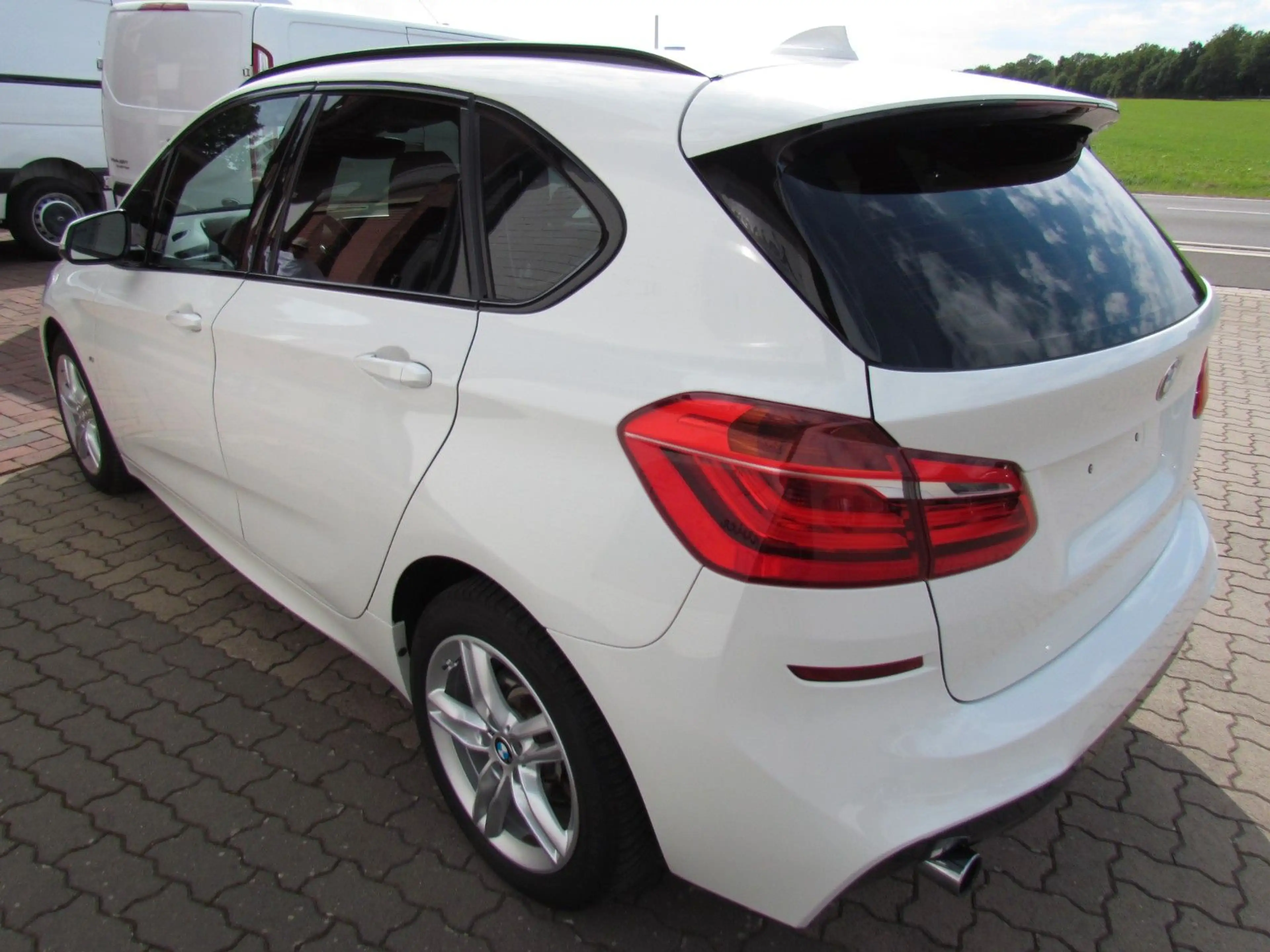 BMW 220 Baureihe 2 Active Tourer 220 d M-Packet — photo 4