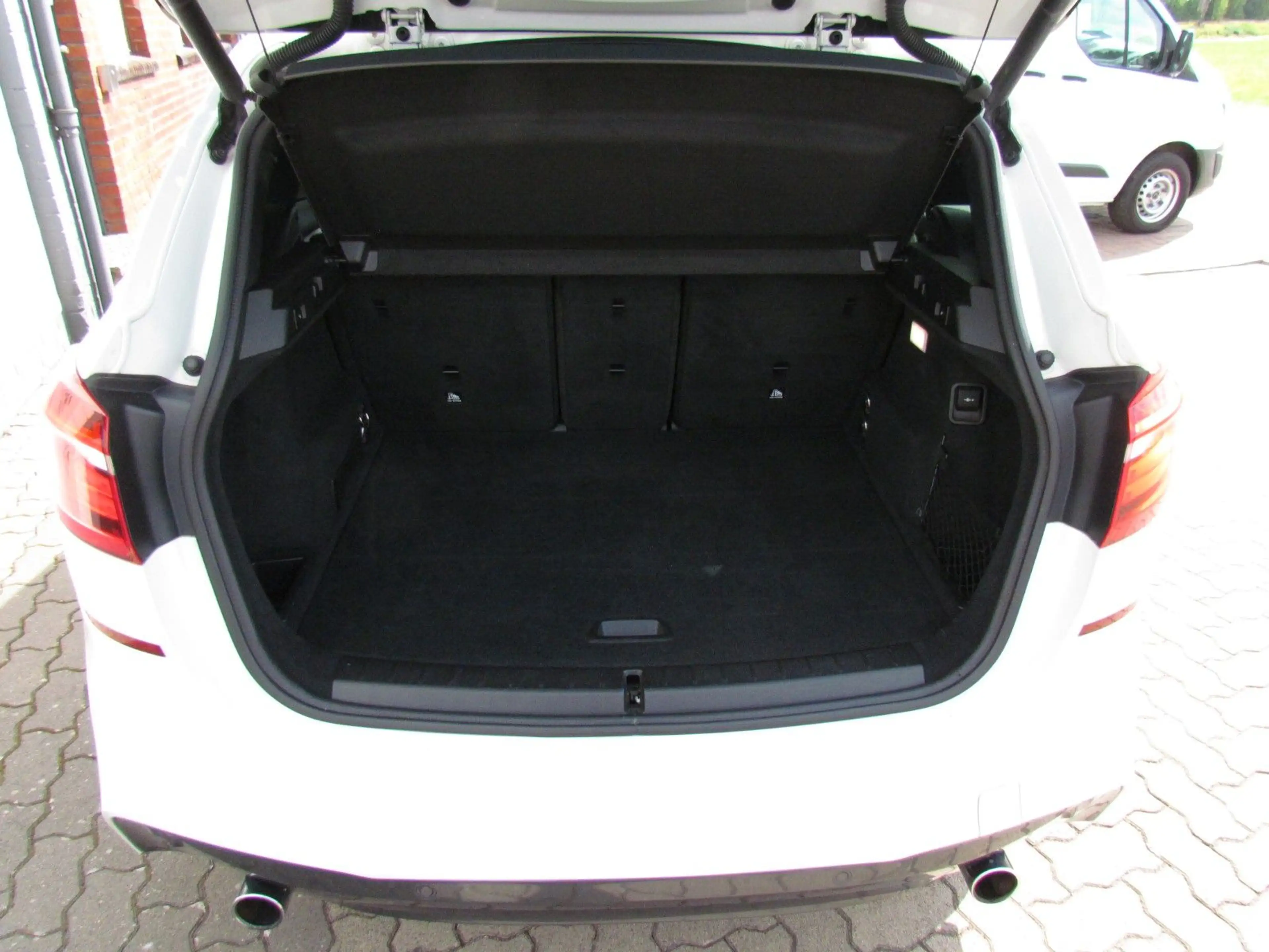 BMW 220 Baureihe 2 Active Tourer 220 d M-Packet — photo 9