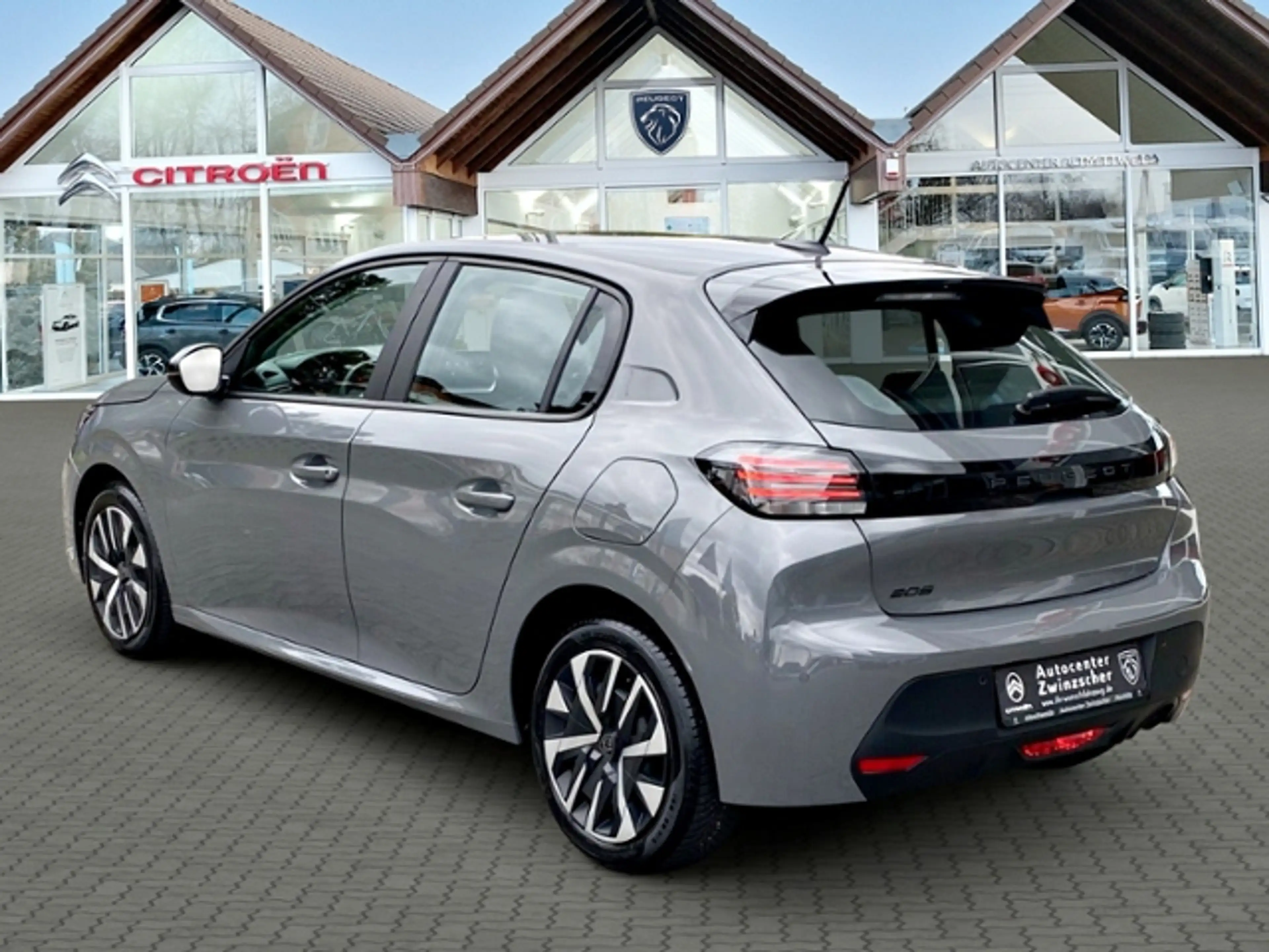Peugeot 208 Active — photo 2