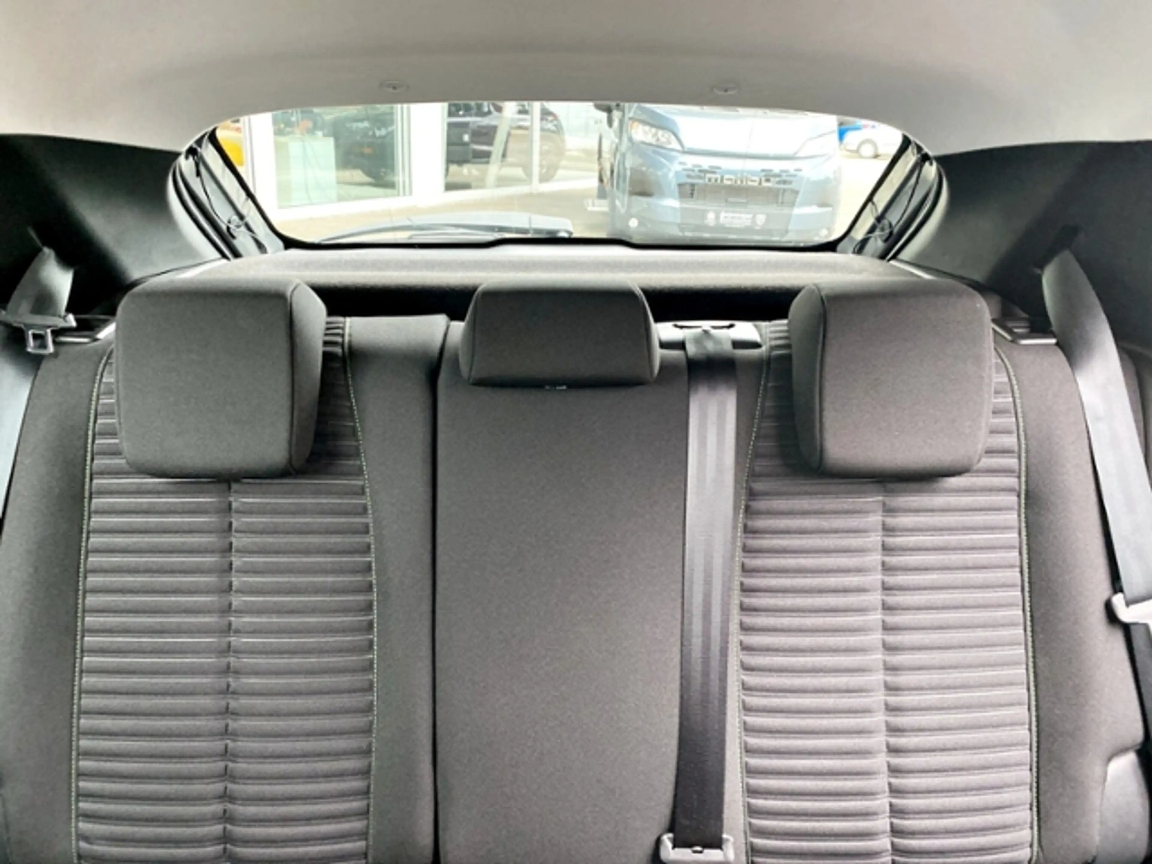 Peugeot 208 Active — photo 11