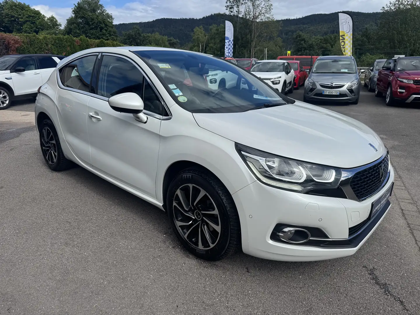 DS Automobiles DS 4 BLUEHDI 120CH SO CHIC S\u0026S EAT6 Blanc - 2