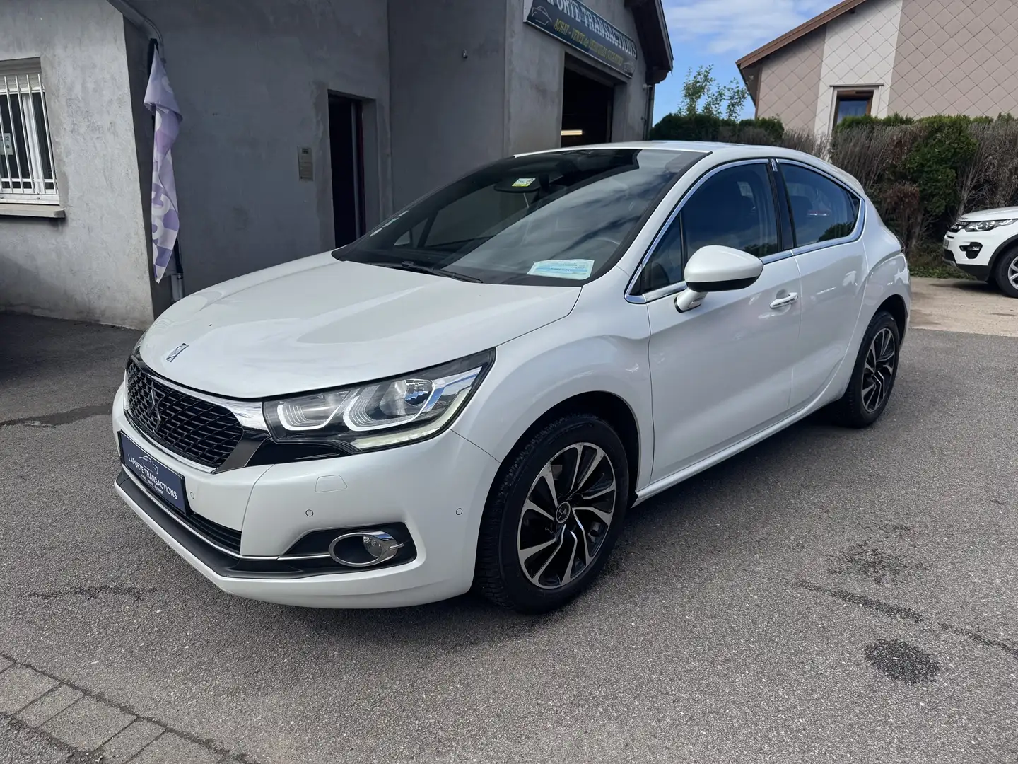 DS Automobiles DS 4 BLUEHDI 120CH SO CHIC S\u0026S EAT6 Blanc - 1