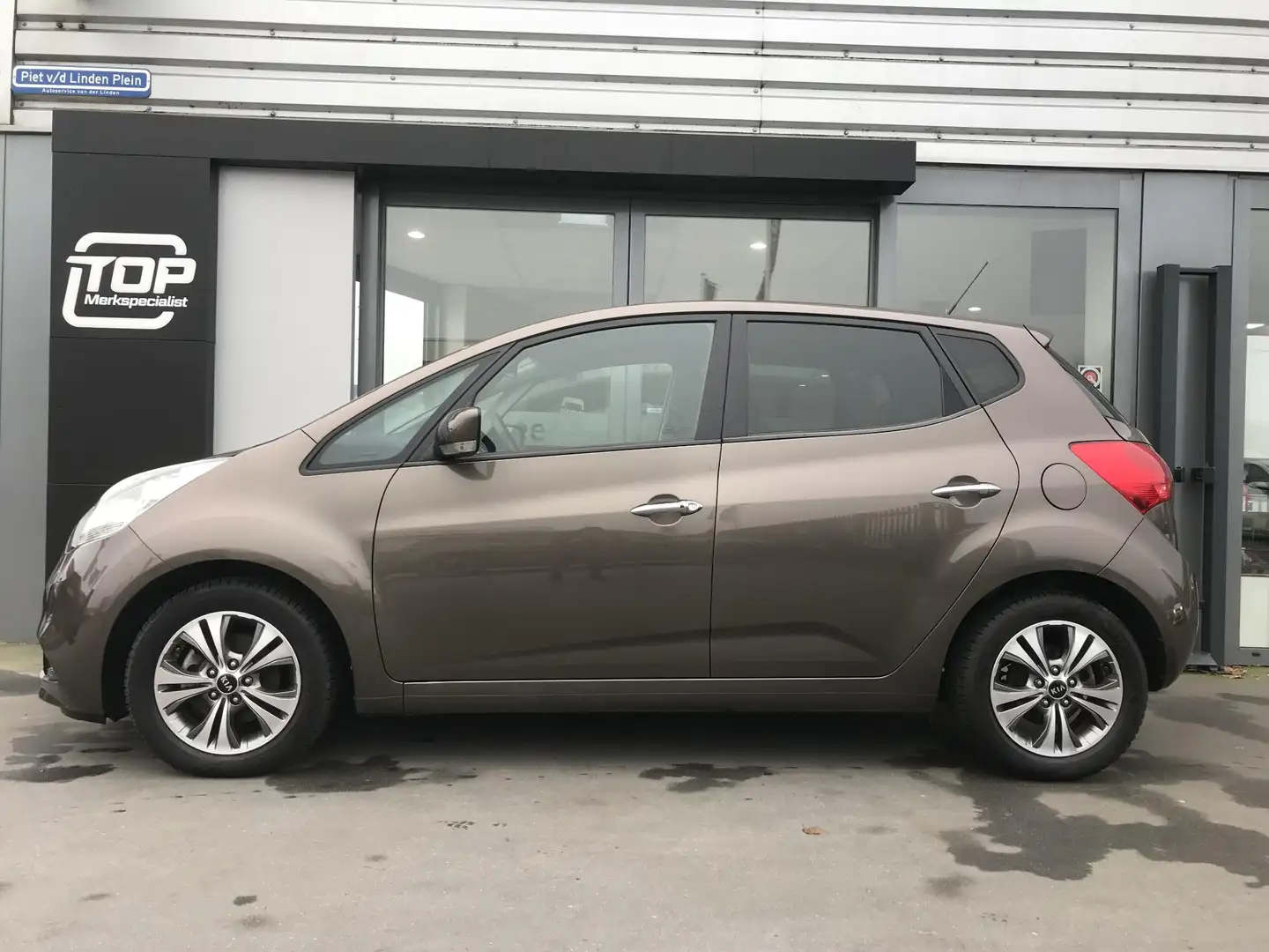 Kia Venga 1.6 DynamicPlusLine Automaat zeer lage km Bruin - 2