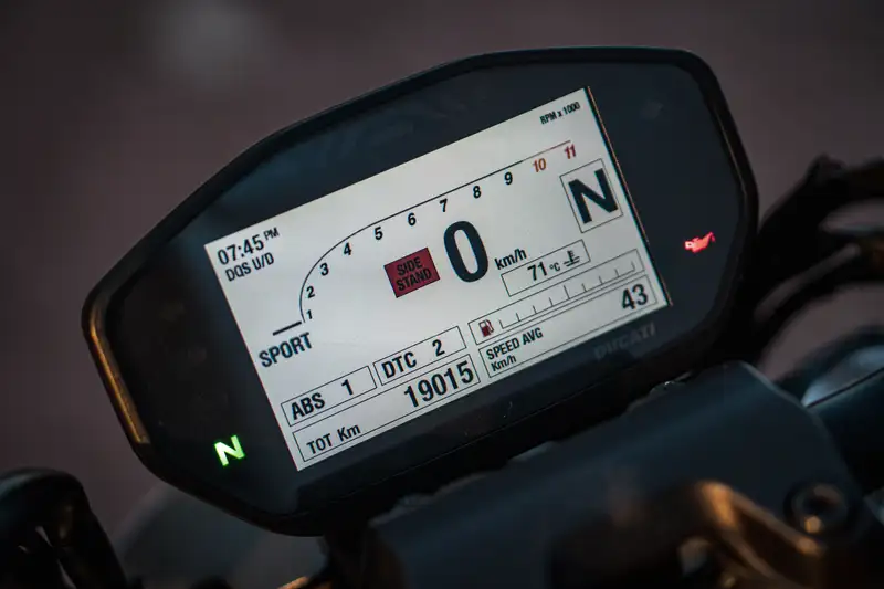 Ducati Monster 821 - foto 8