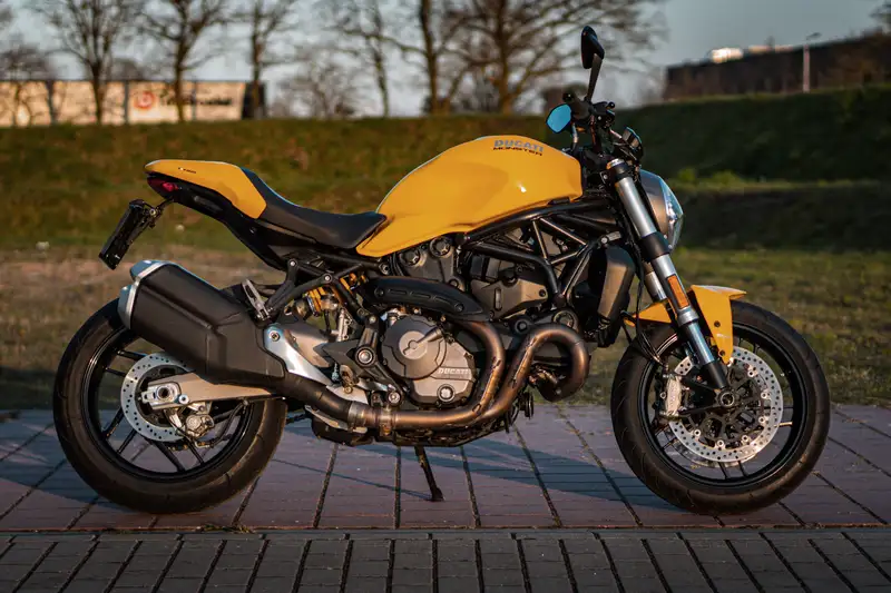 Ducati Monster 821 - foto 2