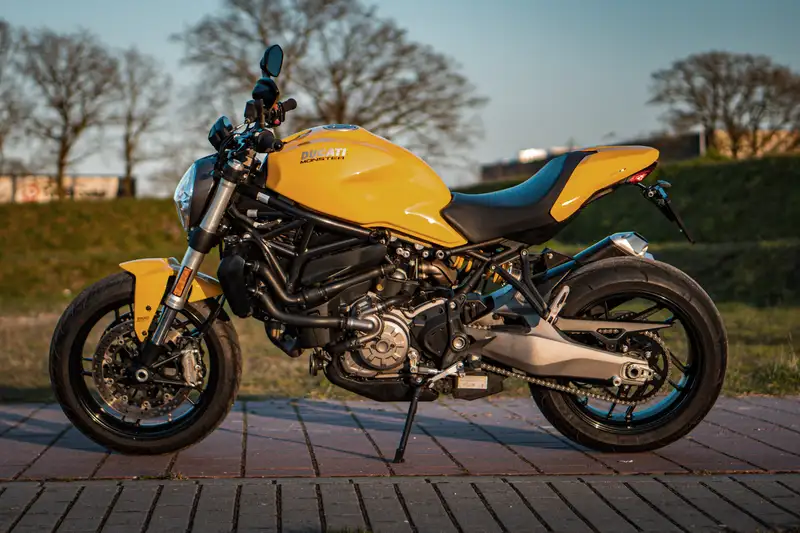 Ducati Monster 821 - foto 4