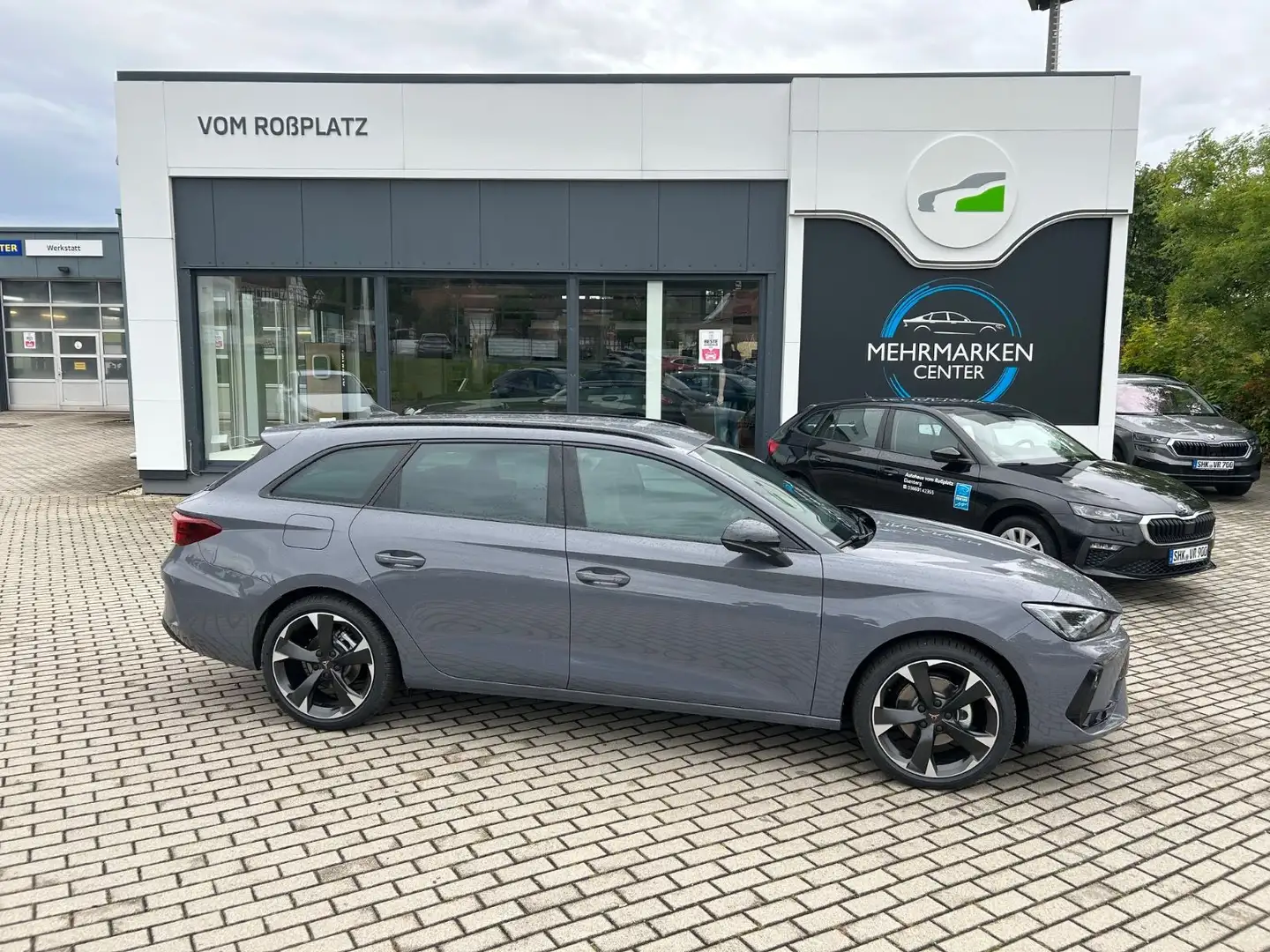 CUPRA Leon Sportstourer 1.5 eTSI 110 kW Grau - 2