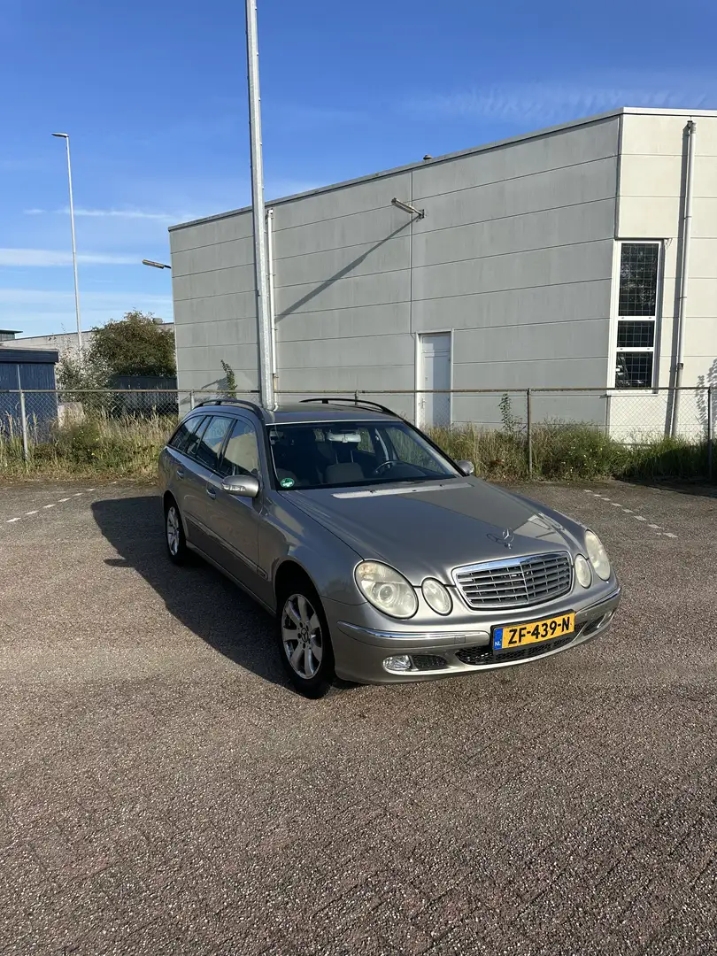 Mercedes-Benz E 240 Elegance Grey - 1
