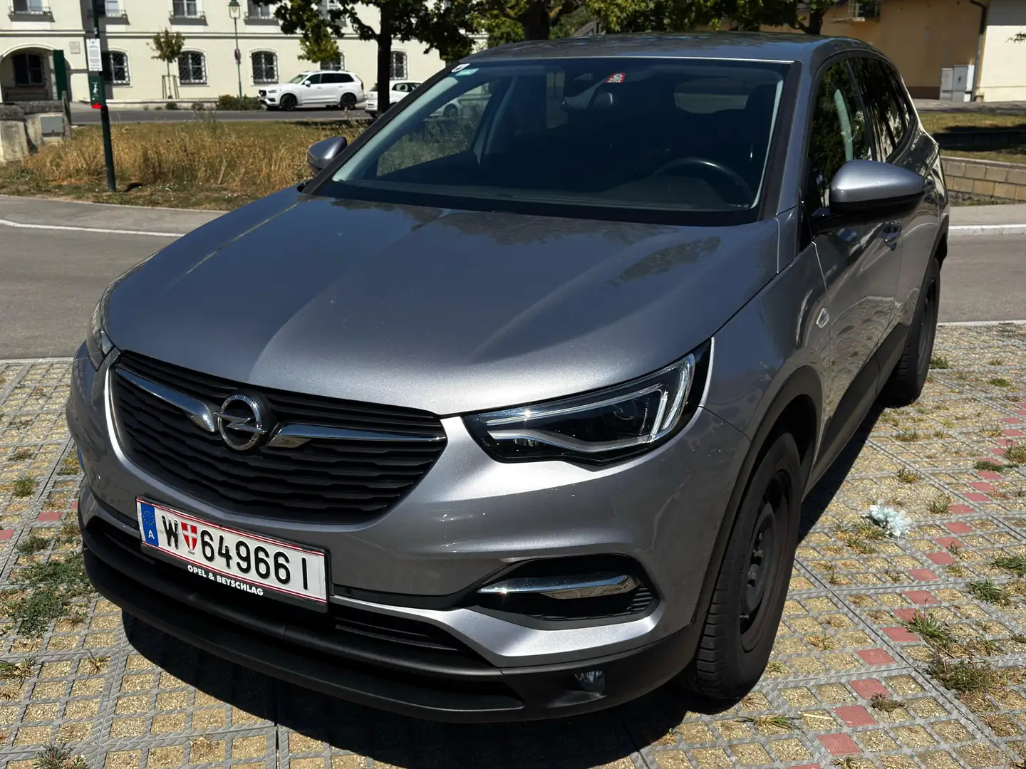 Opel Grandland X Grandland X 1,2 Turbo Direct Injection Edition Start/Stop Edition Silber - 1