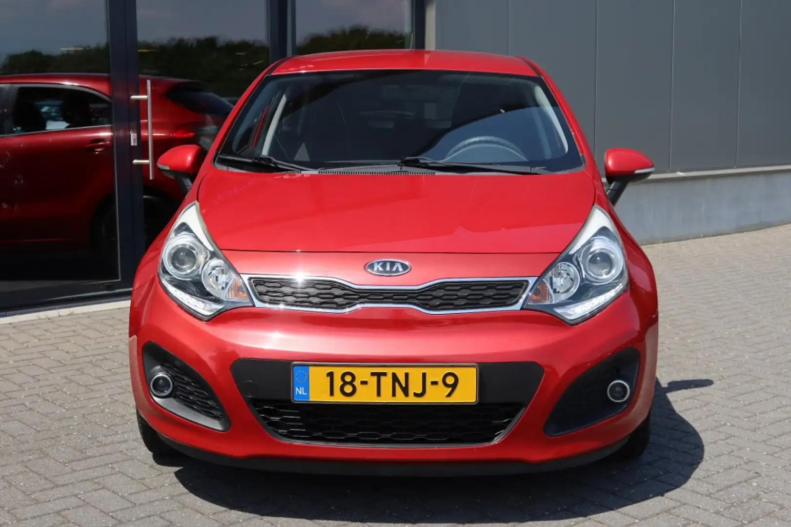 Kia Rio 1.2 CVVT Plus Pack 5drs. Airco, Trekhaak afnb. Rood - 2