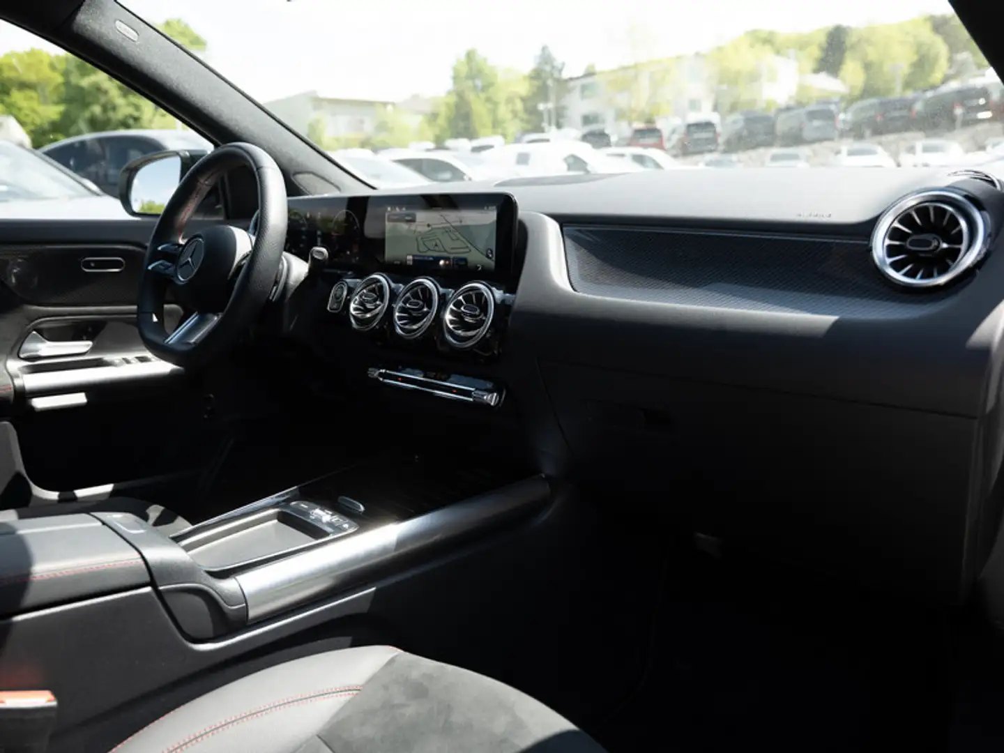 Mercedes-Benz GLA 250 4MATIC +AMG+MBUX+Wide+Pano+AHK+Night+360 Weiß - 2
