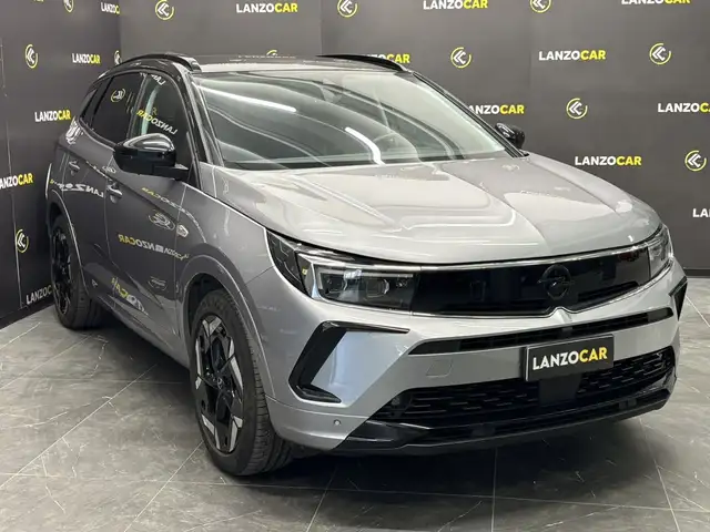 Opel Grandland view 3