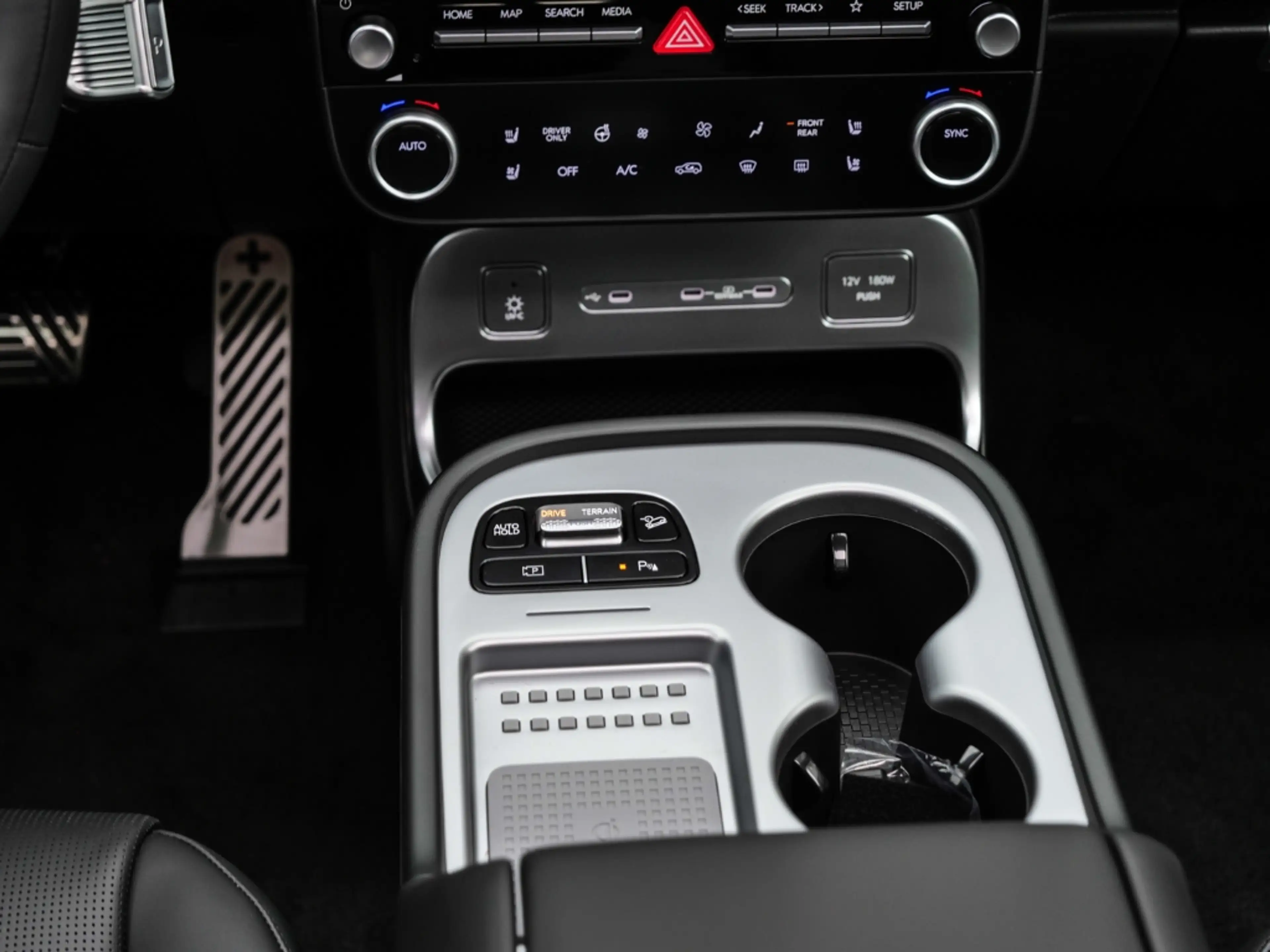 Hyundai IONIQ 9 6-Sitzer (MY26) 110 kWh (307 PS) 4WD UNIQ Panorama — photo 12