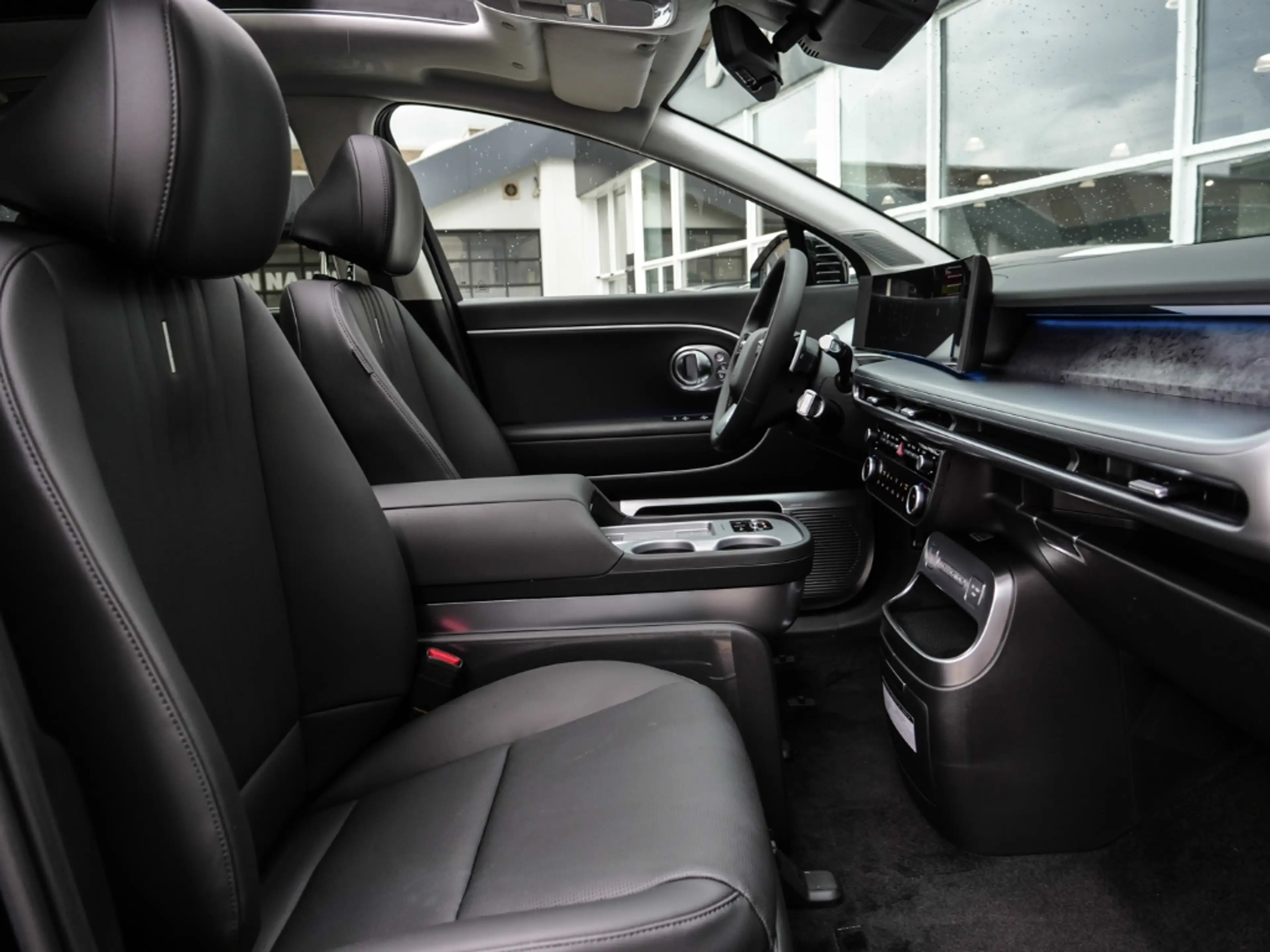 Hyundai IONIQ 9 6-Sitzer (MY26) 110 kWh (307 PS) 4WD UNIQ Panorama — photo 14