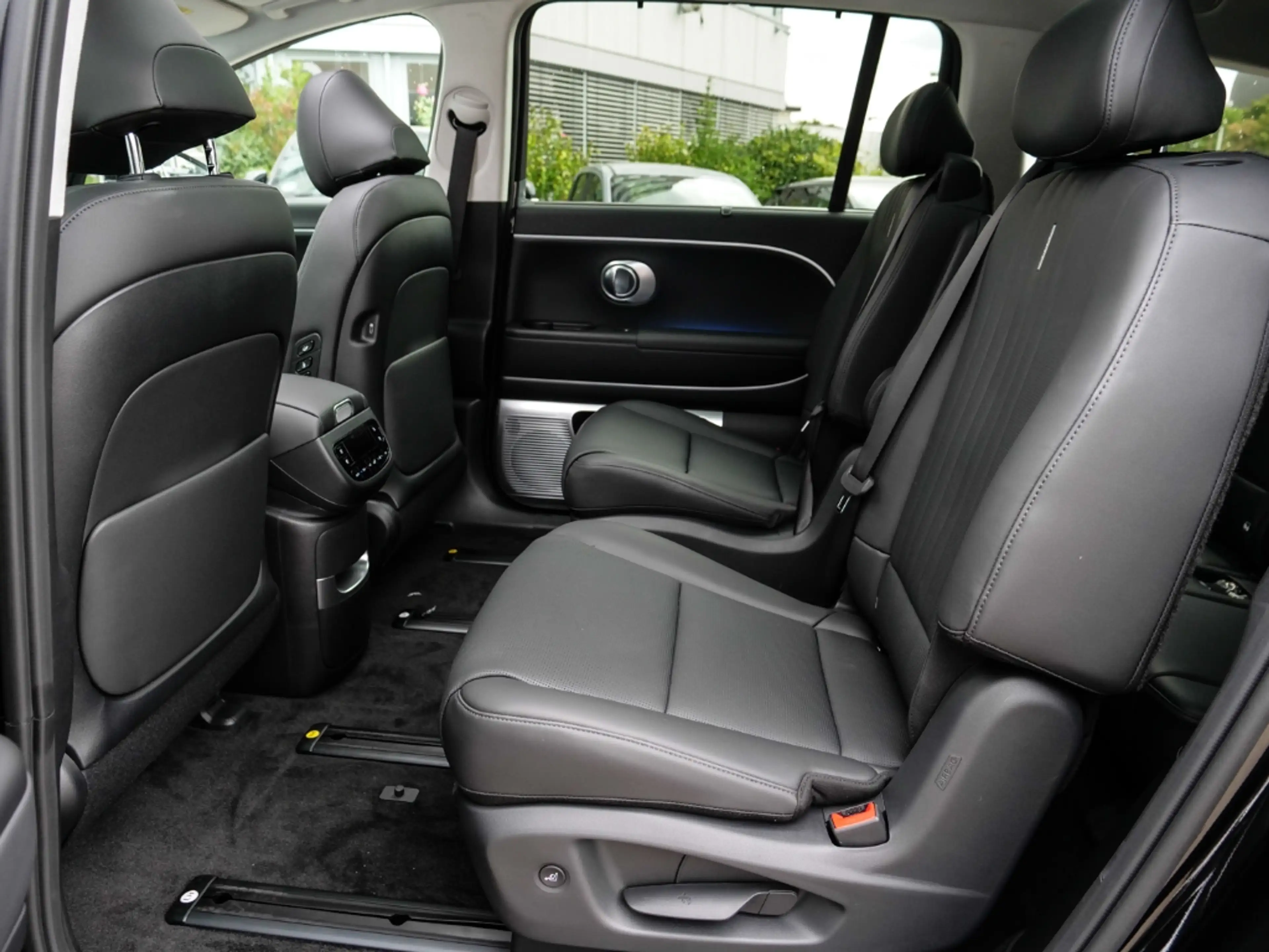 Hyundai IONIQ 9 6-Sitzer (MY26) 110 kWh (307 PS) 4WD UNIQ Panorama — photo 8