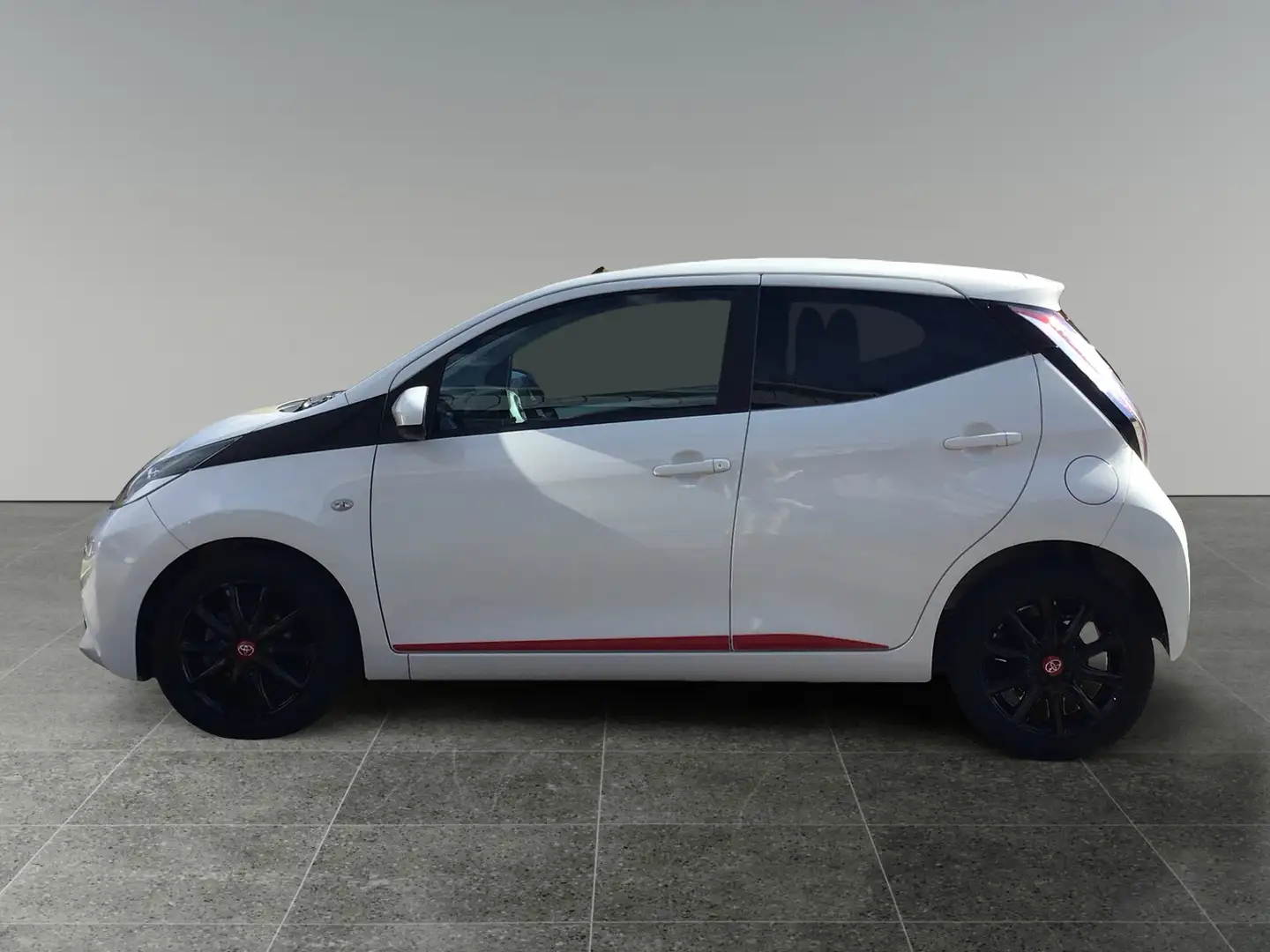 Toyota Aygo 1,2 G-TRIBUTE 8-fach bereift! Weiß - 2