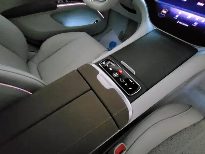 Mercedes-Benz EQS 2025, foto 47