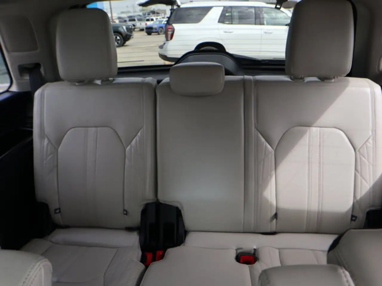Ford Expedition снимка Ford Expedition