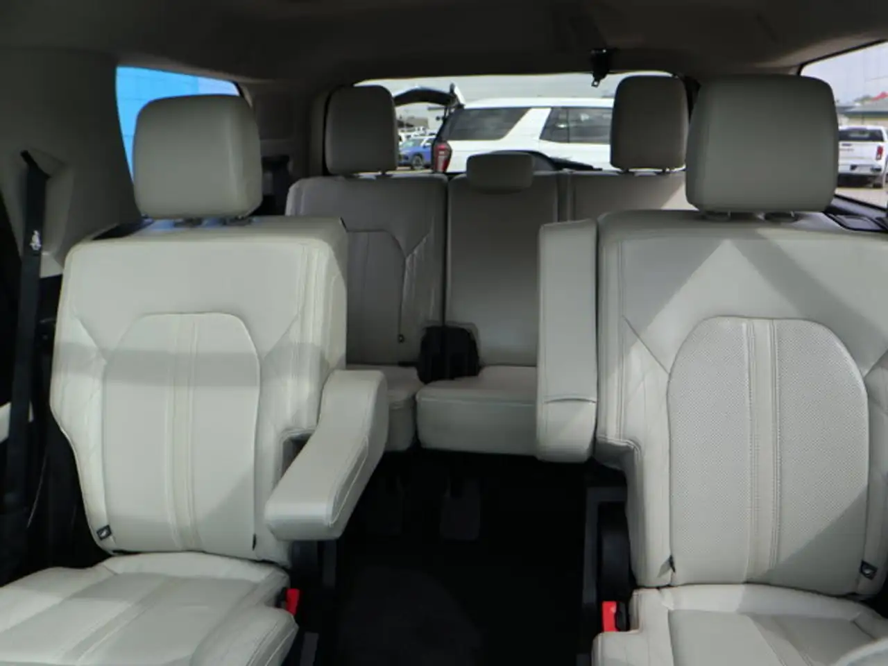 Ford Expedition снимка Ford Expedition