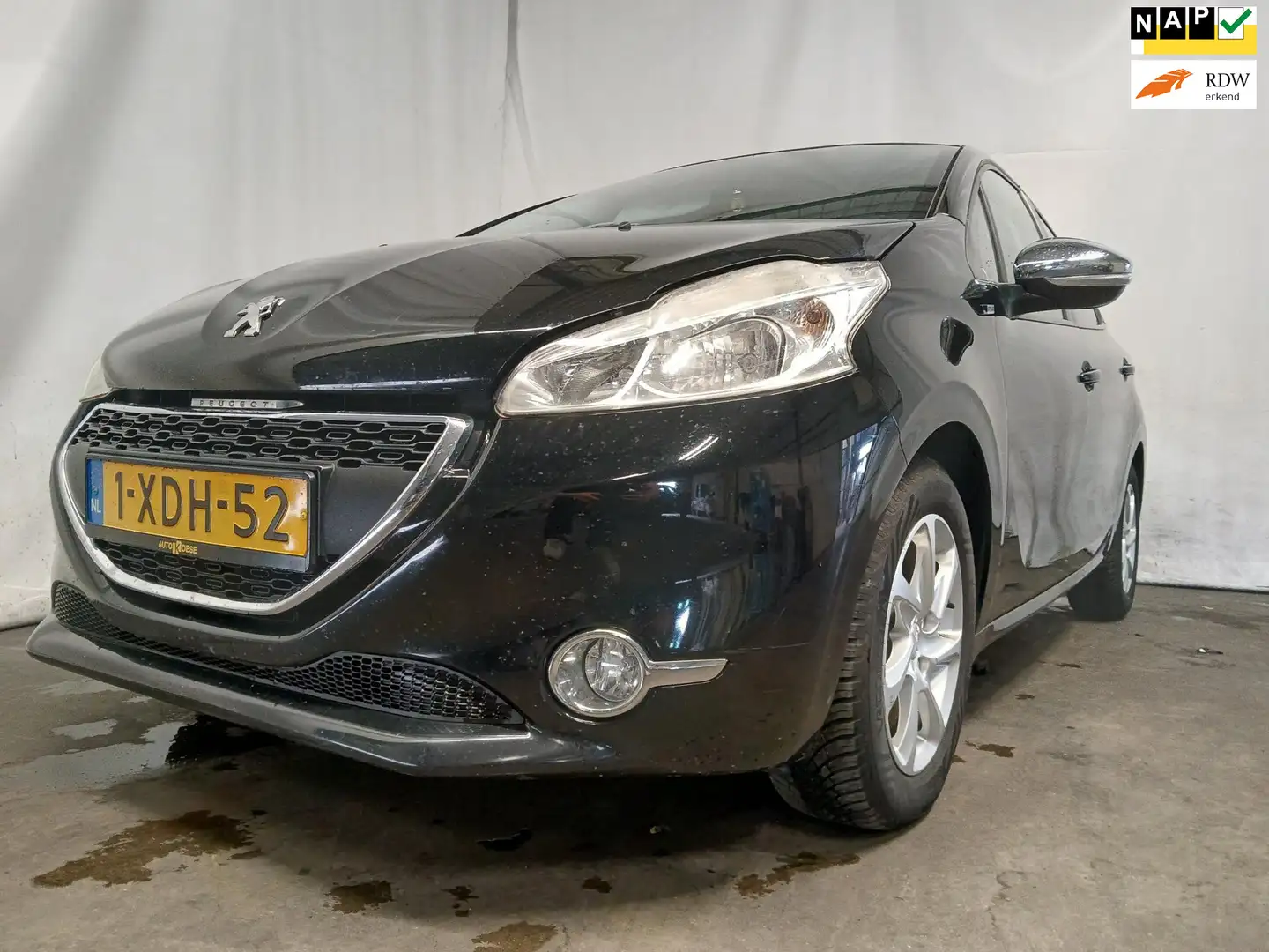 Peugeot 208 1.2 VTi Style SCHADEAUTO!!! Zwart - 1
