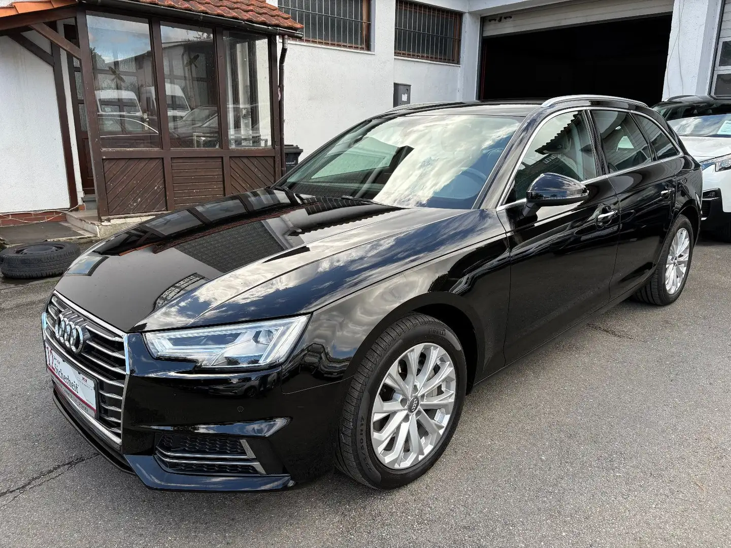 Audi A4 Avant 40 TDI Quattro S-Tronic - KAM NAVI LED Schwarz - 1