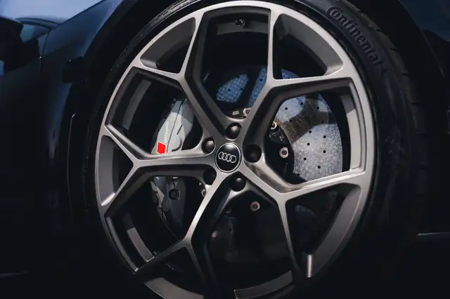 Audi RS6 Avant view 10