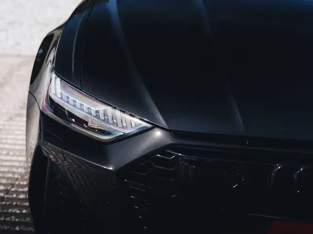 Audi RS6 Avant view 3