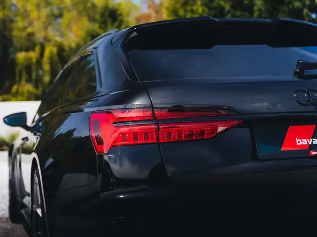 Audi RS6 Avant view 8